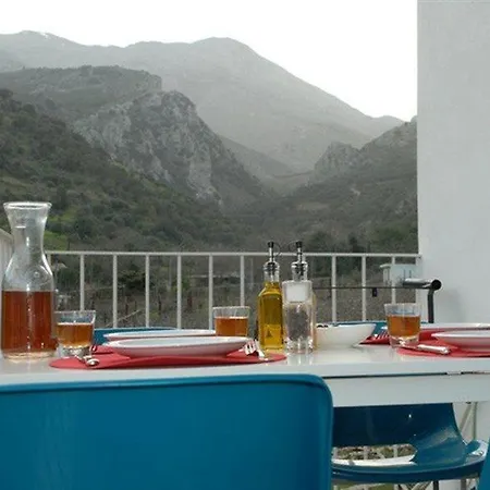 Pervola Petit Aparthotel 3*
