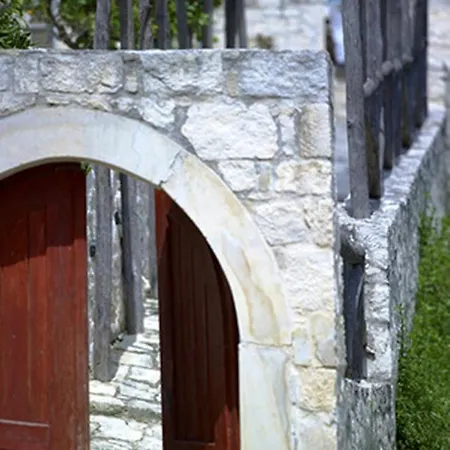 Pervola Petit Apart Otel 3*