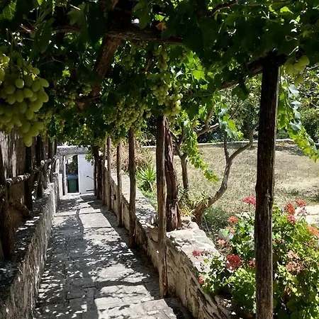 Pervola Petit Aparthotel 3*